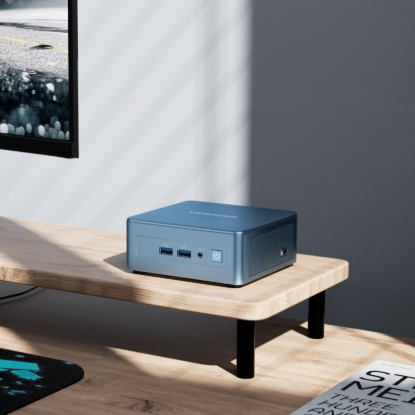 Mini PC Geekom IT12 con procesador Intel Core i7 o i5 - Vista desde un ángulo superior.